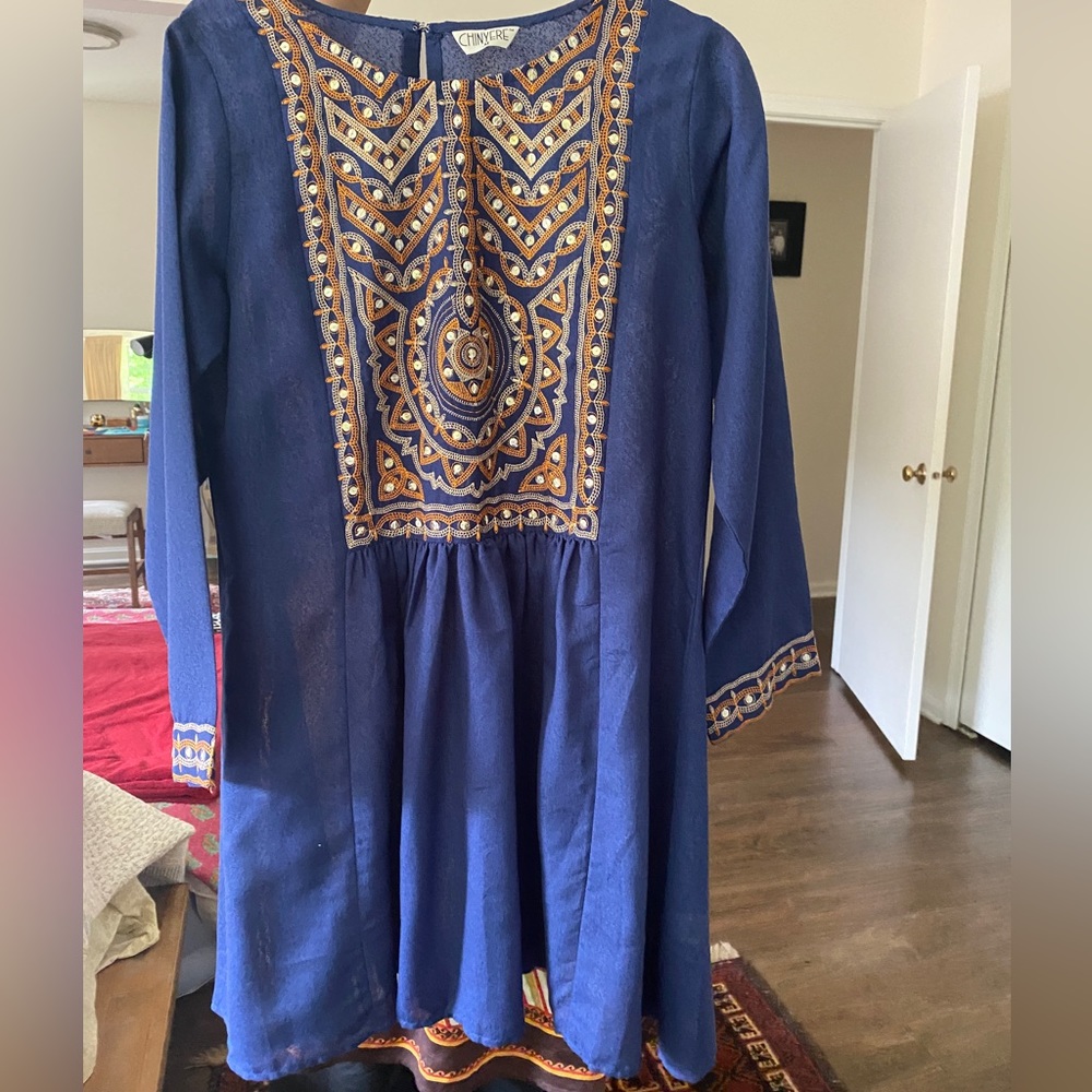 M size embroidered top
